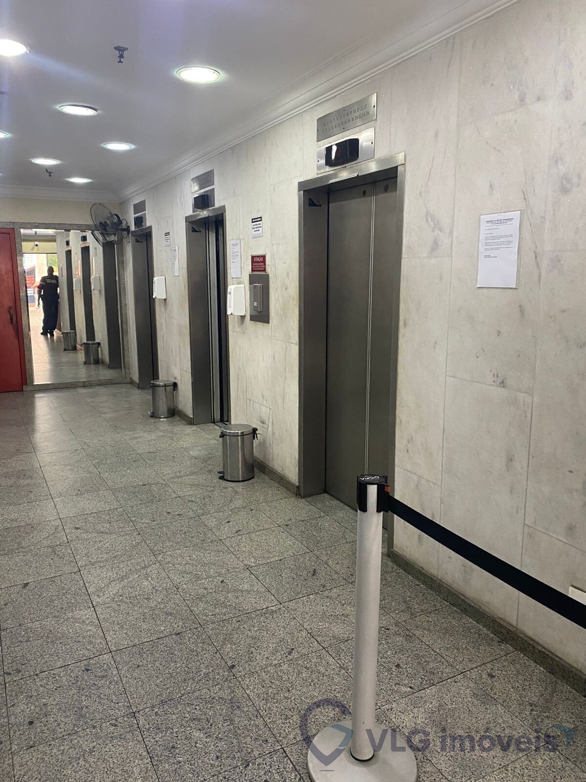 Elevador Conjunto Comercial / Sala para alugar, 27m² – Centro