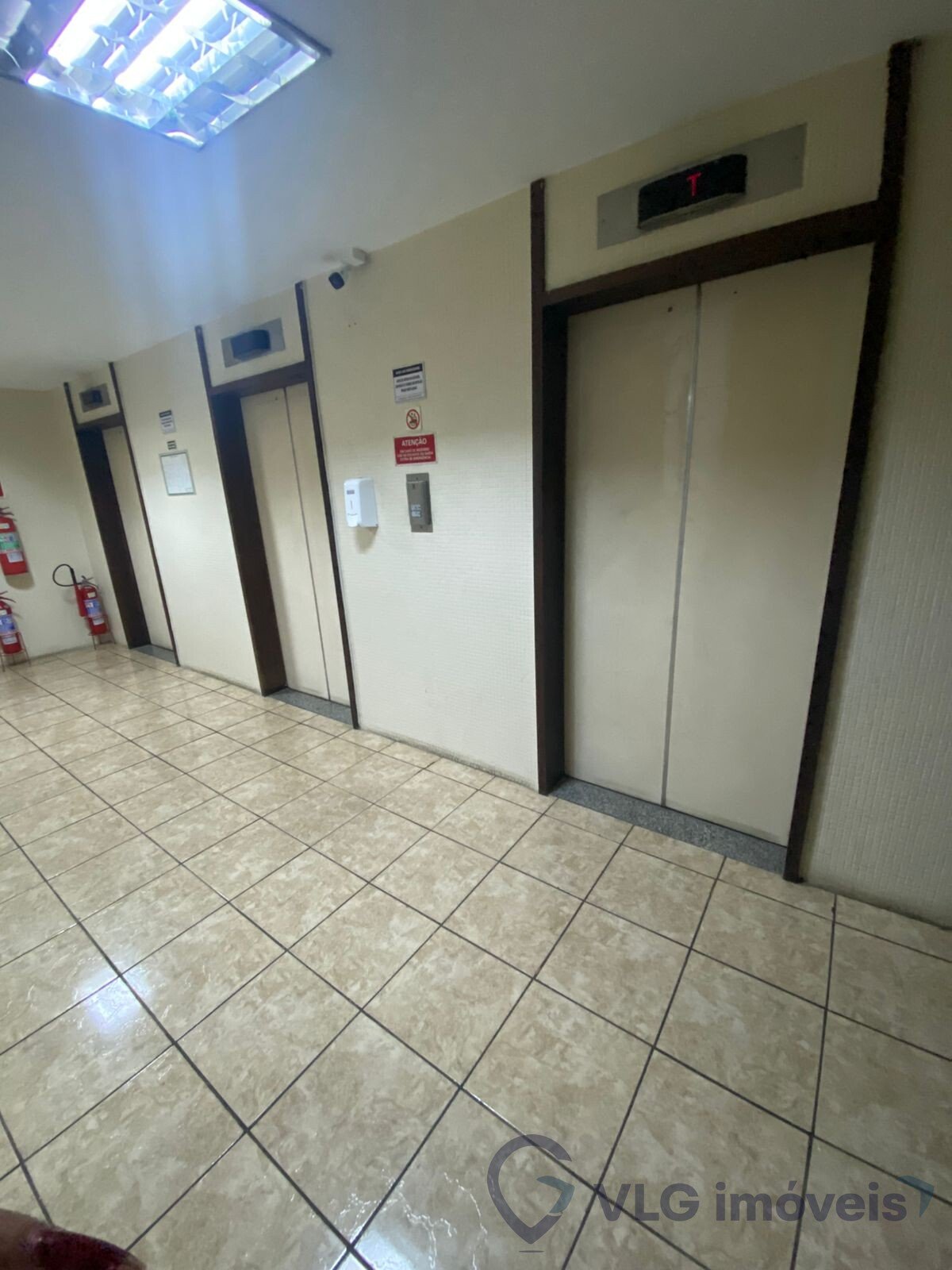elevador 1 Conjunto Comercial / Sala para alugar, 27m² – Centro