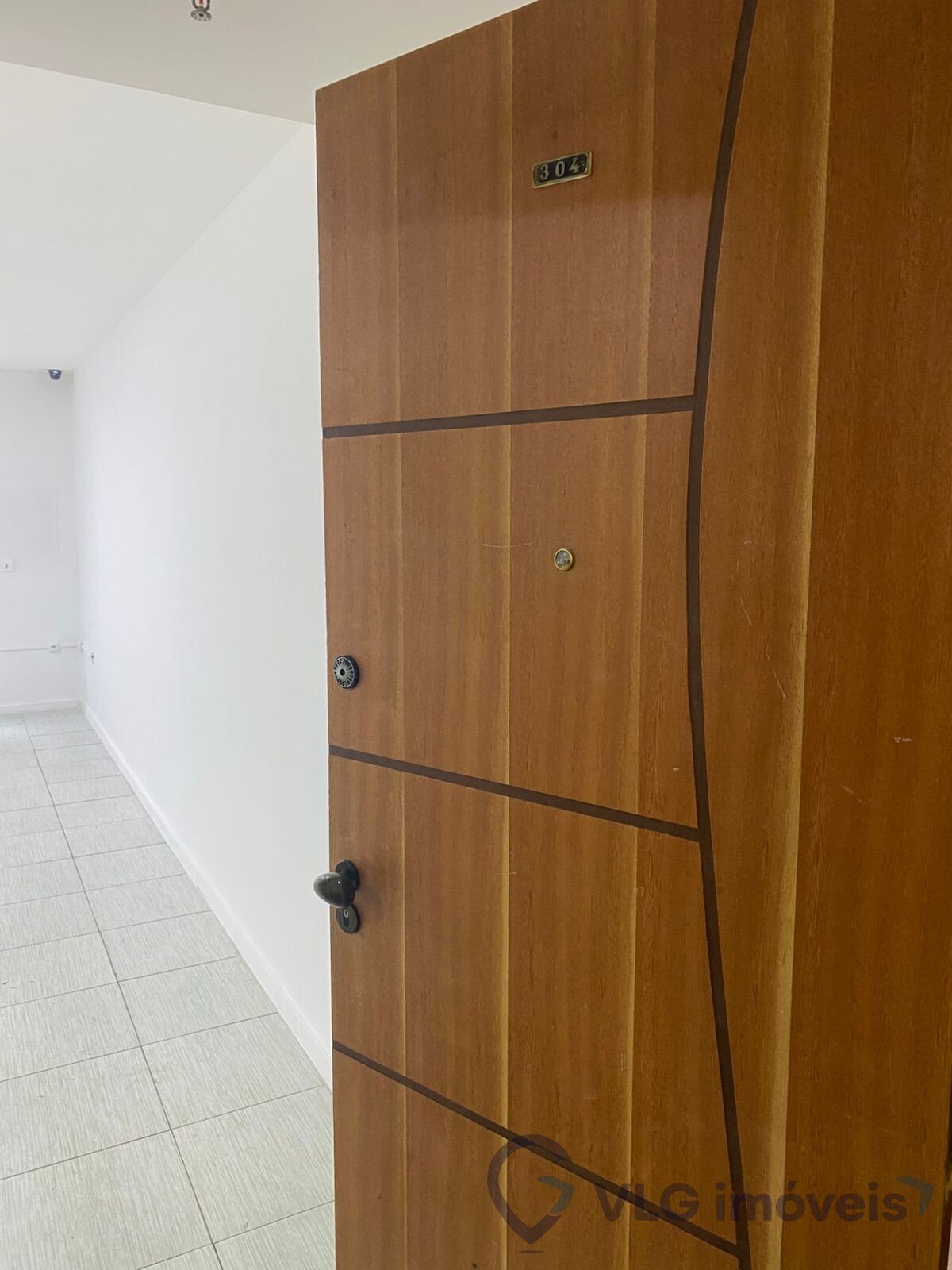 porta Conjunto Comercial / Sala para alugar, 27m² – Centro