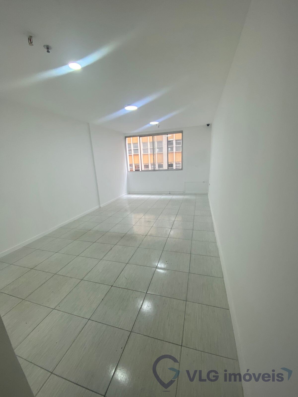 sala 8 Conjunto Comercial / Sala para alugar, 27m² – Centro